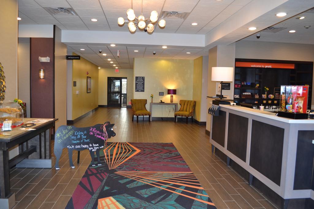 Hampton Inn Pratt Exterior photo